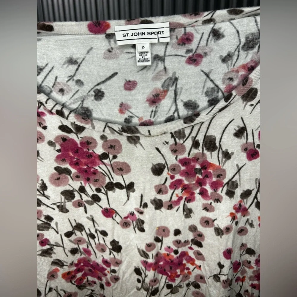 Women’s St. John White Red Designer Floral Viscose Spandex Top Size P Small - Picture 3 of 6